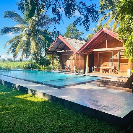 Walawa Reach Hotel Удавалаве Экстерьер фото