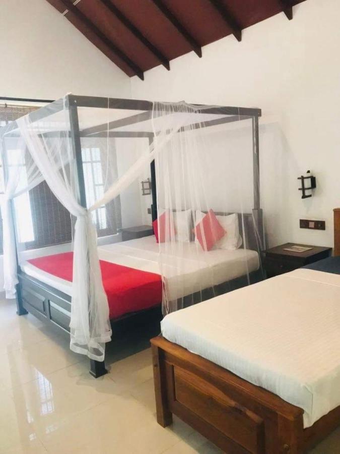 Walawa Reach Hotel Удавалаве Экстерьер фото