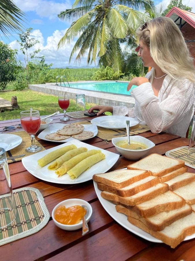 Walawa Reach Hotel Удавалаве Экстерьер фото